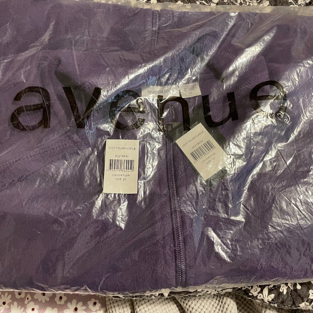 Avenue Deep purple polar fleece zip front vest--New! 2X
